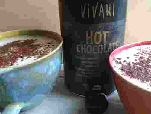 Heiße Trinkschokolade Hot Chocolate aus deiner Bitter Schokolade, geraspelt von Vivani