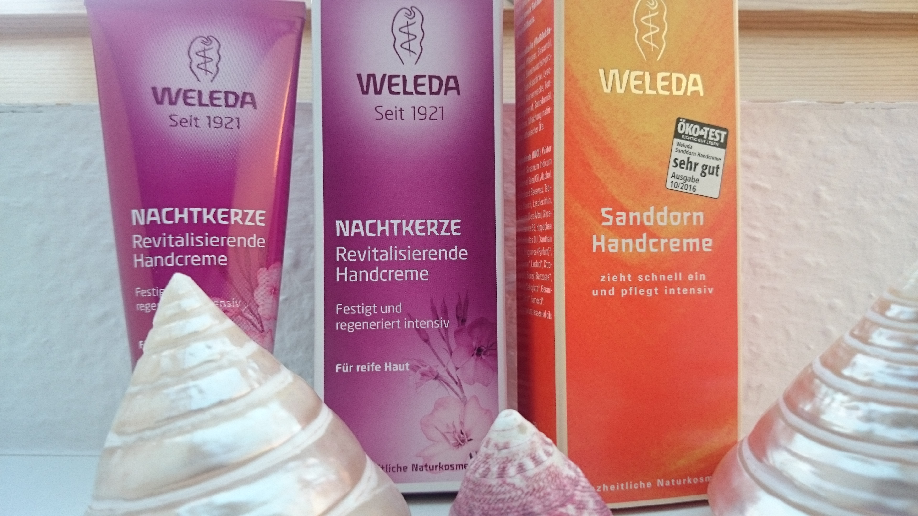 Revitalisierende Handcreme von Weleda in den Sorten Nachtkerze und Sanddorn –