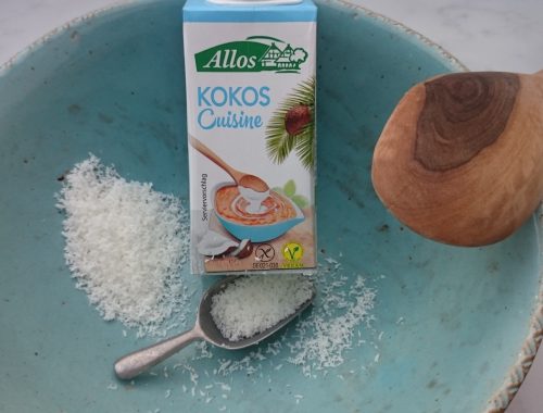 Bio Kokosnussmilch Kokos Cuisine von Allos Mit Kokosraspeln dekoriert