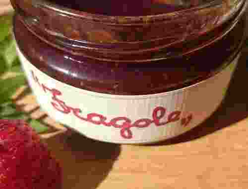 Erdbeerkonfitüre Extra Confettura di Fragole aus 45,3% Erdbeeren von Fattoria La Vialla (1)
