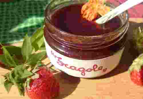Erdbeerkonfitüre Extra Confettura di Fragole aus 45,3% Erdbeeren von Fattoria La Vialla (2)
