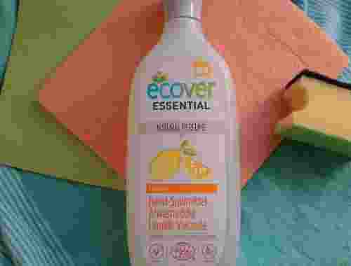 Essential Hand Spülmittel Lemon von ecover Essential Ecover Lemon mit weiteren Putzutensilien