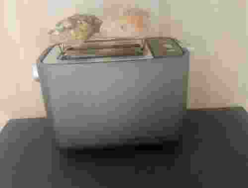 Quarz Toaster von Carrera 16431011 formaldehydfrei Toaster mit aufgelegten Brötchen