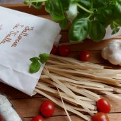 Glutenfreie Fettuccine aus 100% Vollkornreismehl der Fattoria La Vialla--geschmackvolle Pasta nicht für Zöliakiebetroffene