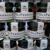 OliPhenolia mit Traubensaft oder OliPhenolia bitter, Nahrungsergänzungsmittel der Fattoria La Vialla--16 Einheiten á 2 Gläser